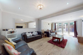 Spacious 4 bedroom home with garden in London